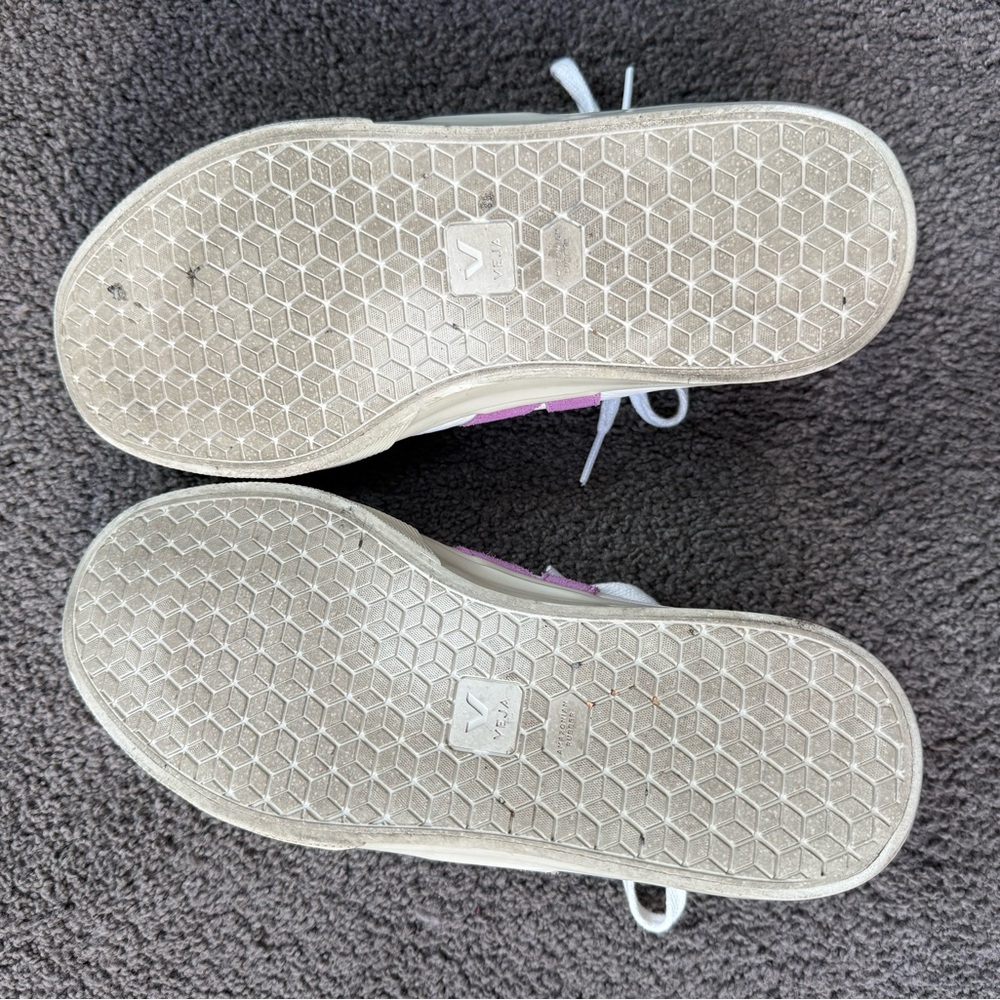 Veja Campo Sneakers - White and Mulberry - Womens - excellent condition - Picture 5 of 8